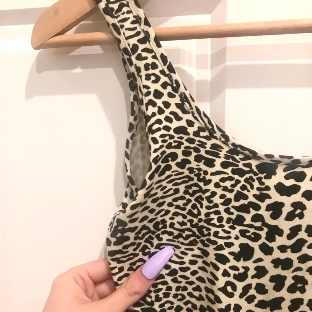 Leopard print bodysuit! 🐆<3 - Picture 2 of 3